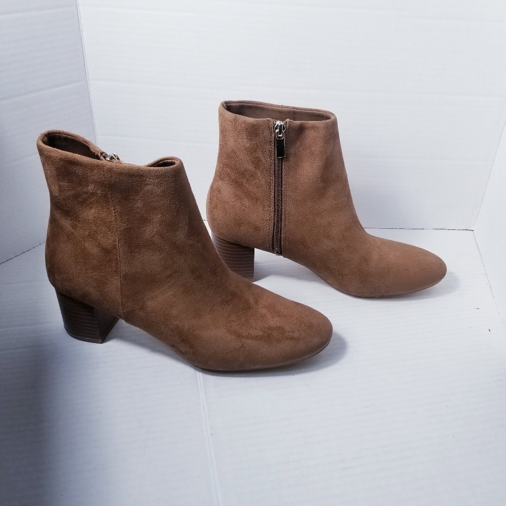 A NEW DAY BROWN HEELED BOOTS SIZE 9.5